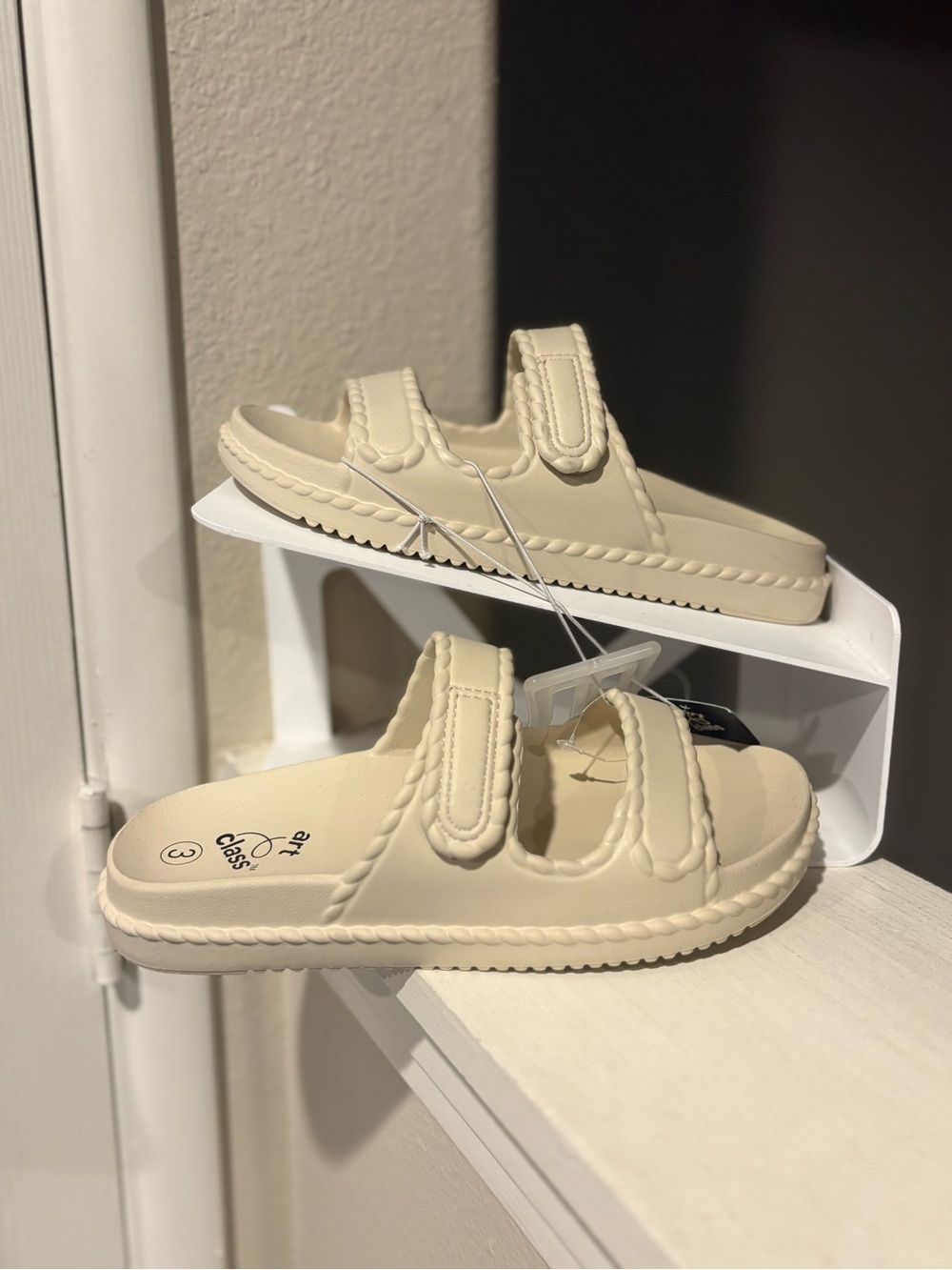 Art Class Size 3 Cream Sela Comfort Slip On Sandals Soft Rubber NEW